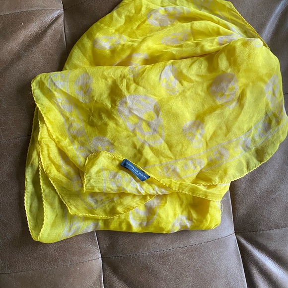 Never worn Alexander McQueen scarf - Picture 6 of 6